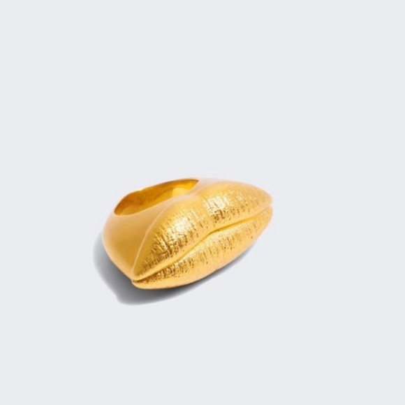 Schiaparelli Mouth Ring | Excellent Condition |Statement Ring
Designer| Jewelry - Picture 1 of 4
